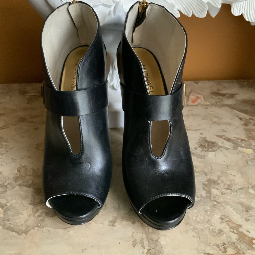 Michael Kors Black Heeled Boots with Modern Silhouette